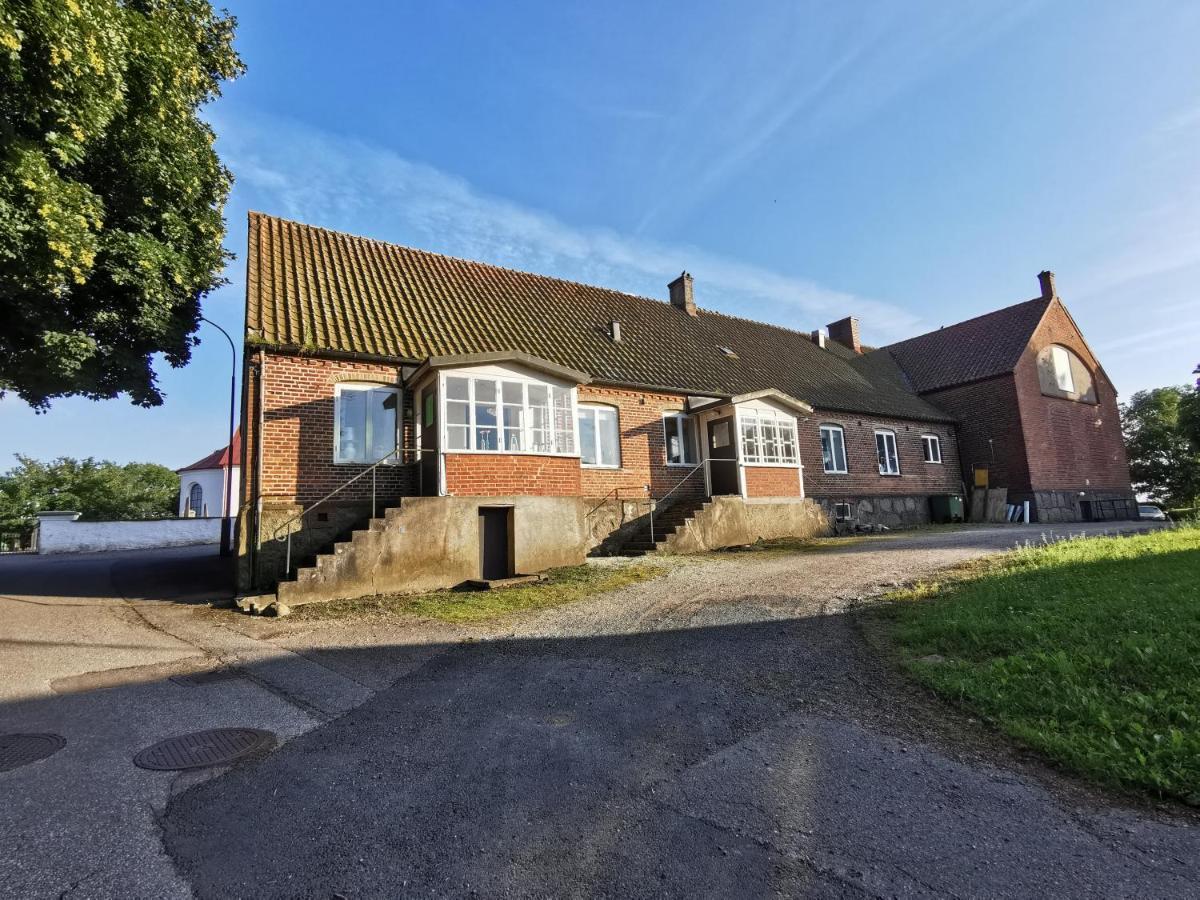 Gamla Skolan Rum & Oevernattning I Spjutstorp Apartment Exterior foto