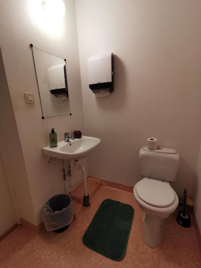 Gamla Skolan Rum & Oevernattning I Spjutstorp Apartment Exterior foto